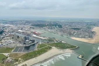 Survolez la zeelande et la côte belge