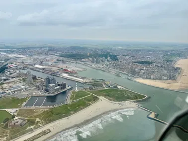 Survolez la zeelande et la côte belge