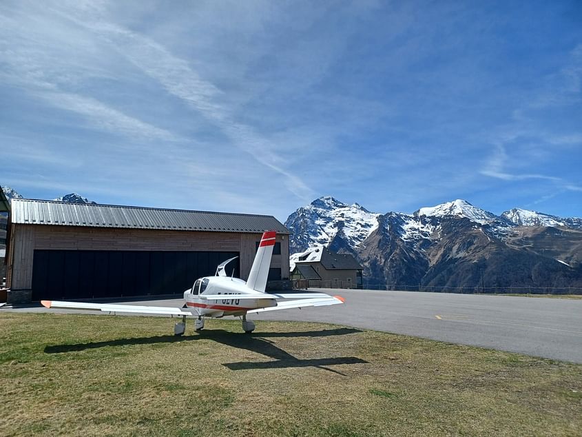 Excursion sur l'altiport 007 de Peyresourde