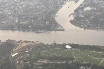 Siegerlandflughafen, Rundflug über Koblenz