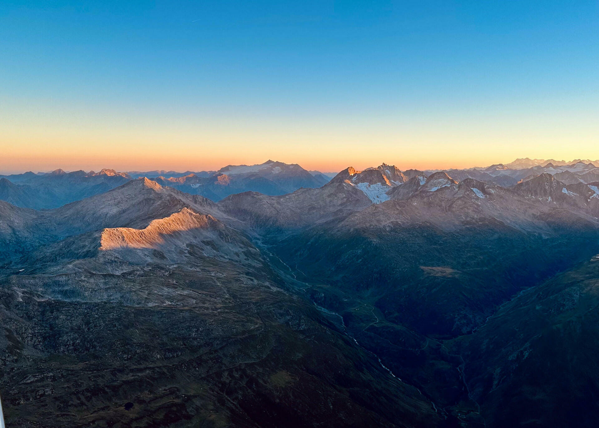 Auch kurz vor Sonnenuntergang ist dieser Rundflug ein Augenschmaus