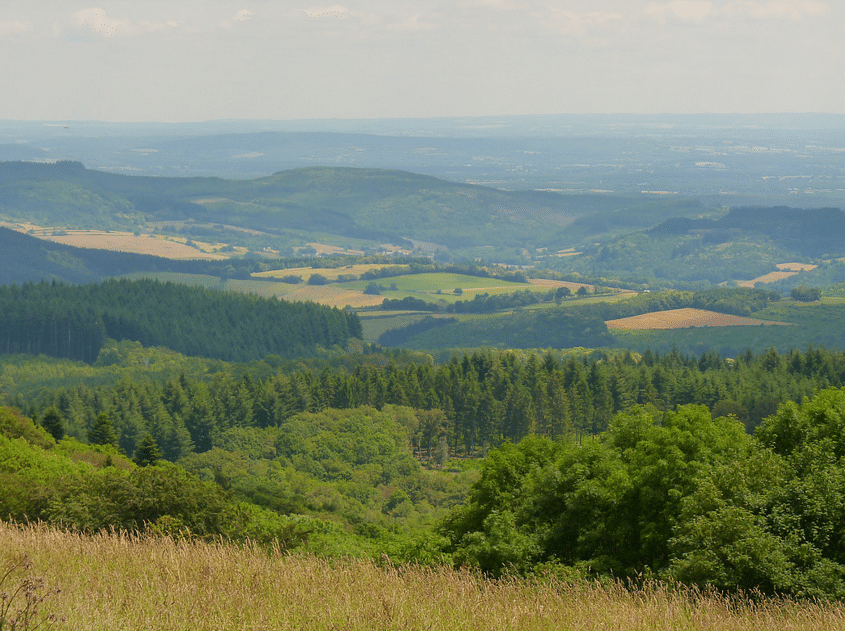 Le Morvan -  ses forêts, ses lacs, ses châteaux.