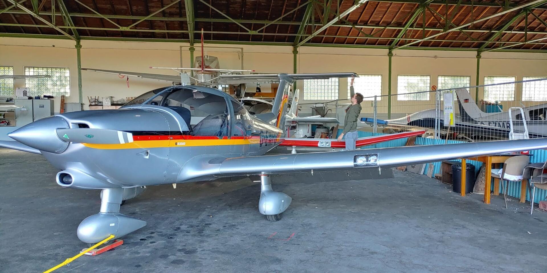 Robin R3000