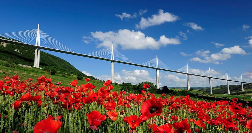 Viaduc de Millau, cirque de Navacelles, Pic St-Loup et Lac