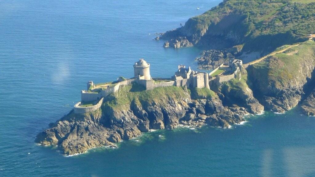 De St Brieuc au Mt St Michel: La côte d'Emeraude vue du ciel