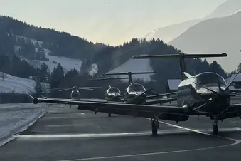 3 Pilatus PC12 sur le tarmac à Gstaad