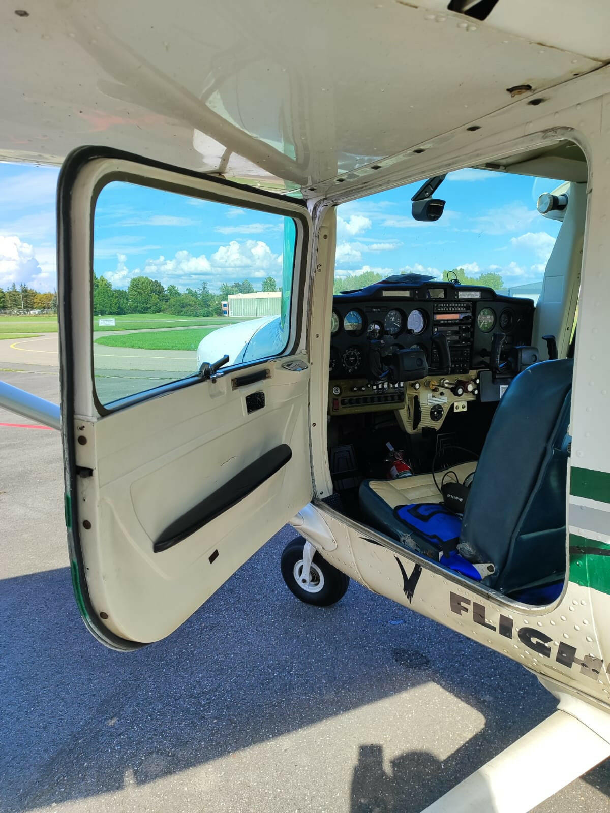 Das Cockpit der Cessna 150