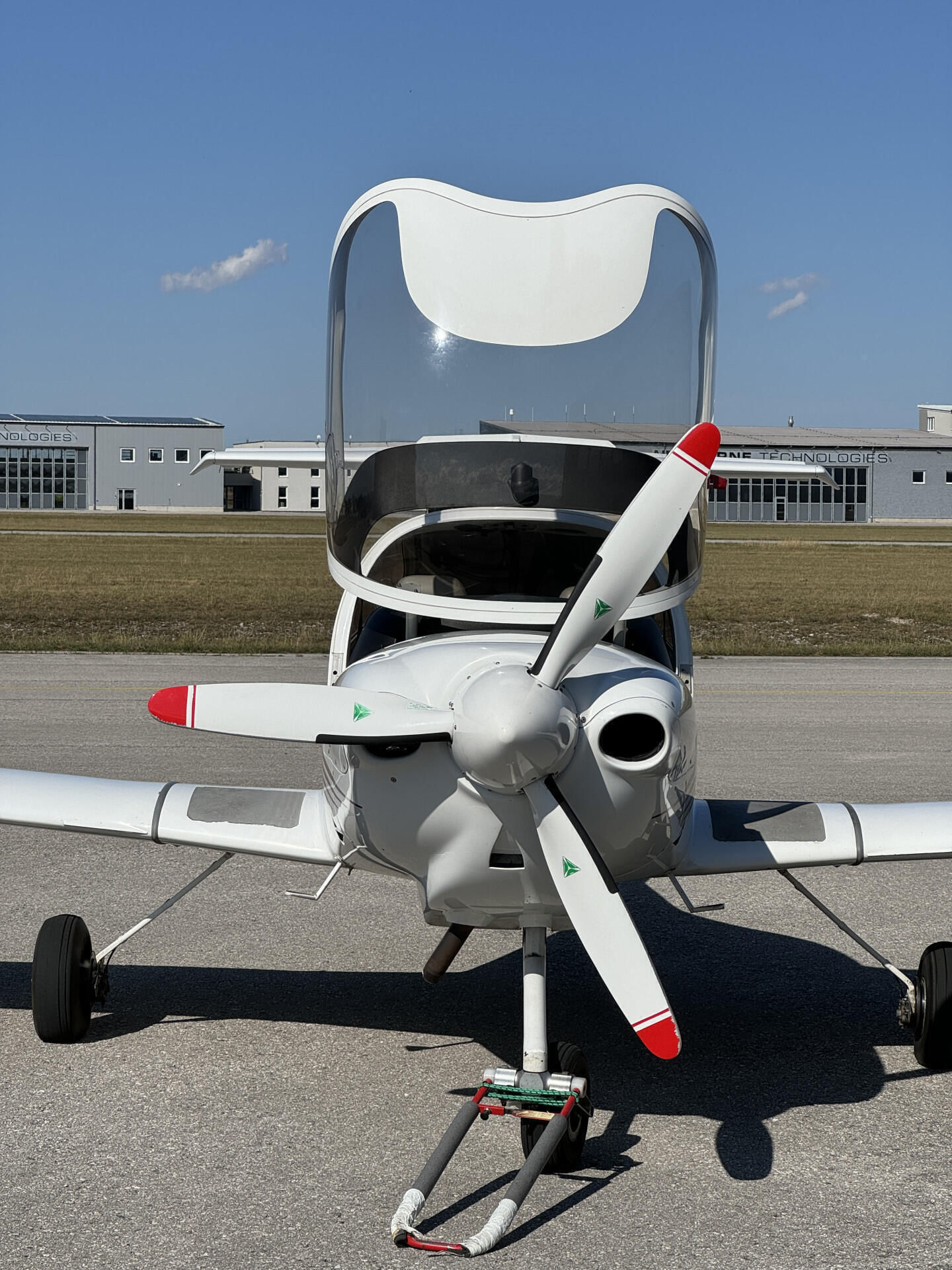 DA40 from the front