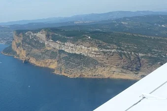 Survol de la Rade de Marseille et des Falaises de Cassis