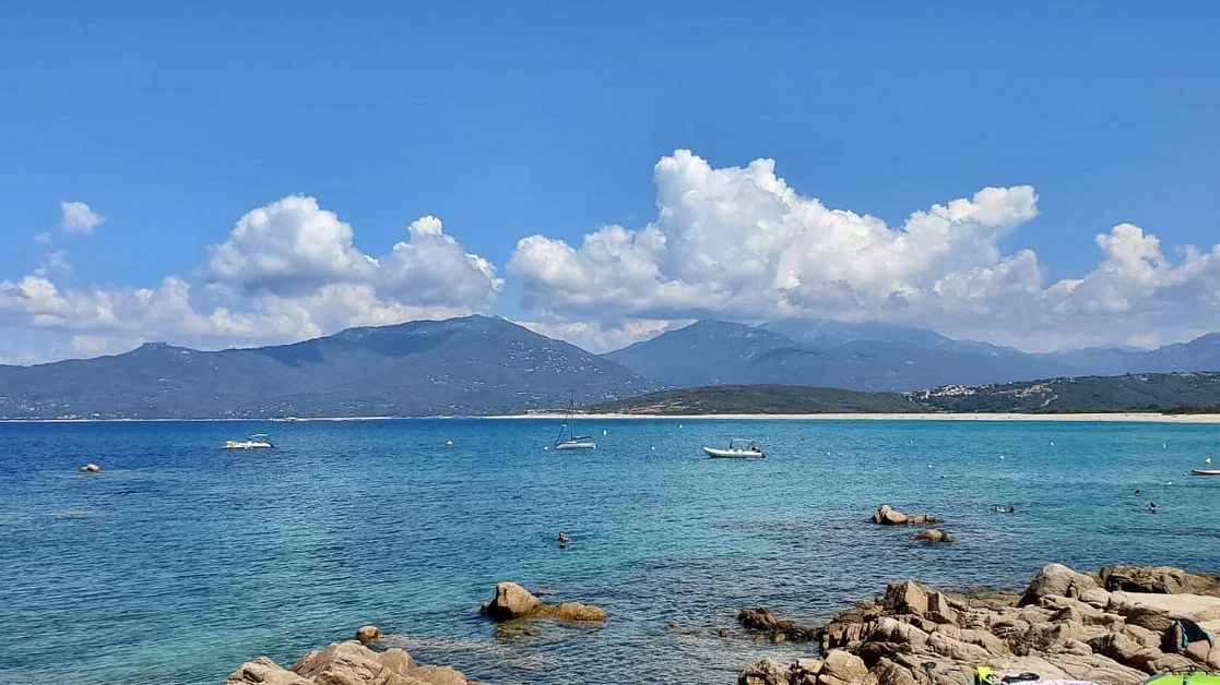 La Corse : journée plage, restaurant le midi