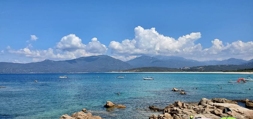 La Corse : journée plage, restaurant le midi