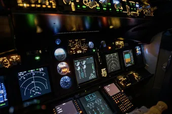 Echtes Cockpit / Professioneller Flugsimulator B737-800NG