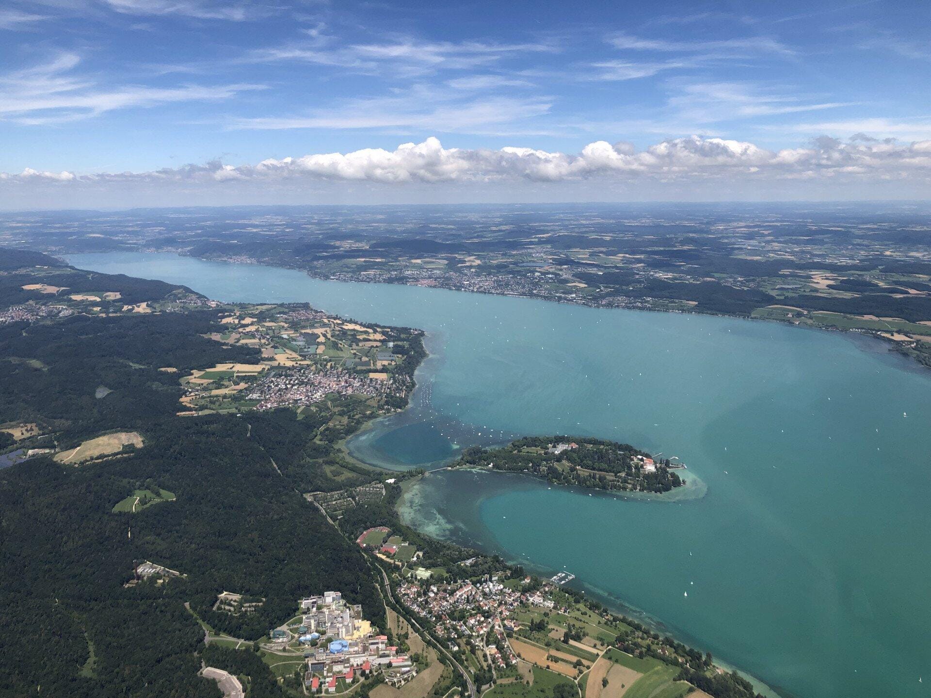 Schöner Bodensee und Alpen Rundflug