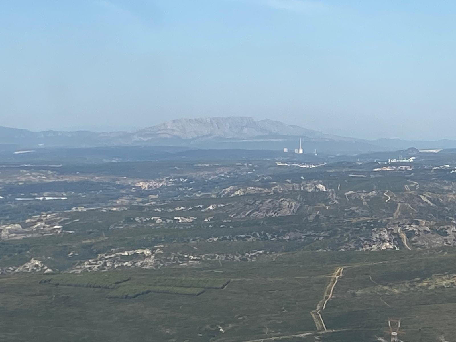 La St. Victoire en fond.