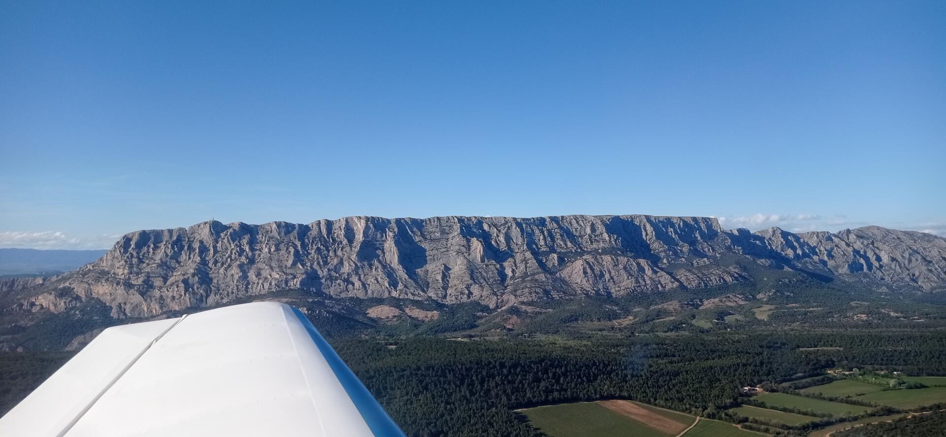 Balade autour de la Sainte-Victoire ! (3 passagers max)