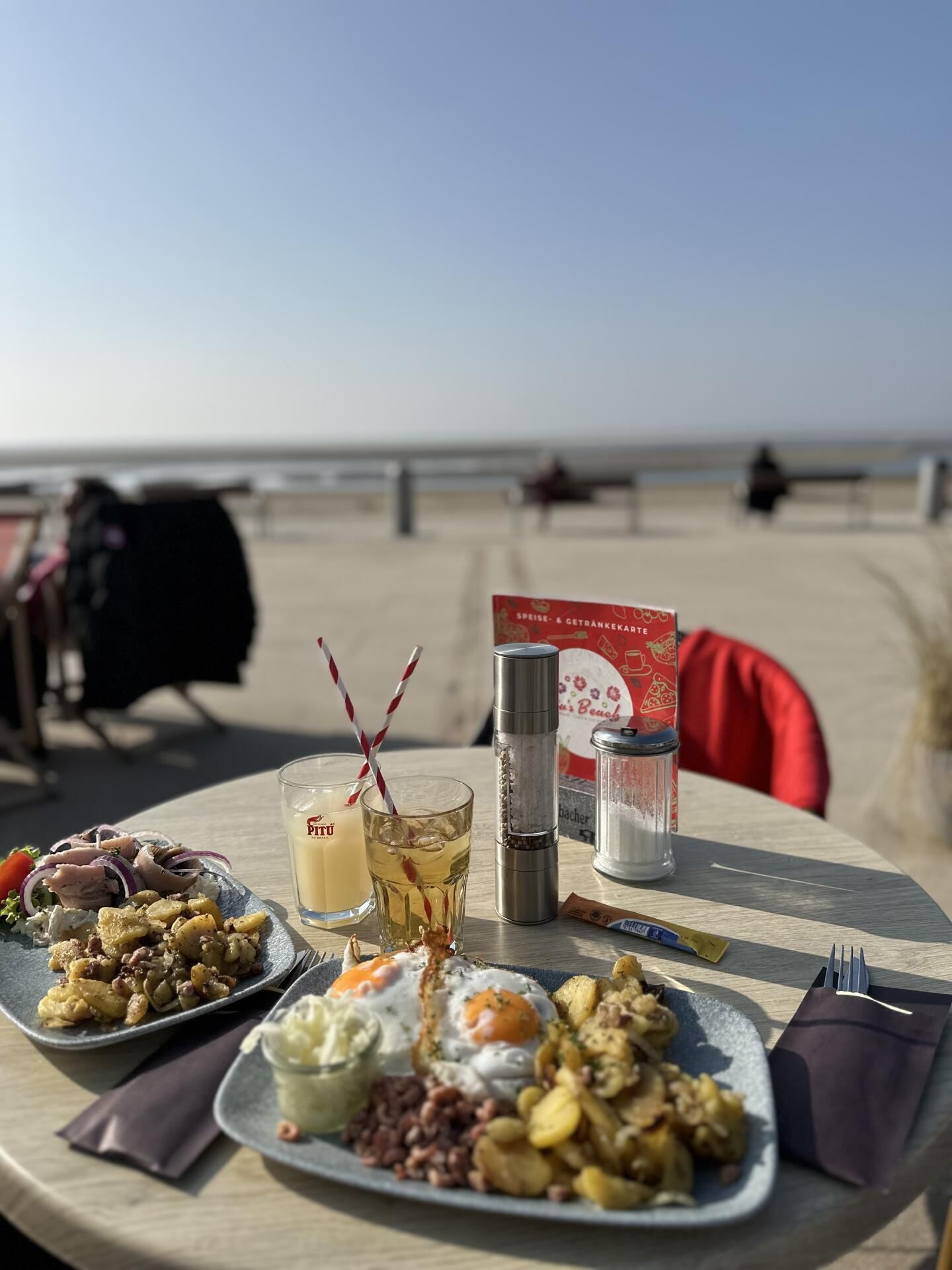 Mittagssnack mit herrlichem Ausblick auf die Nordsee