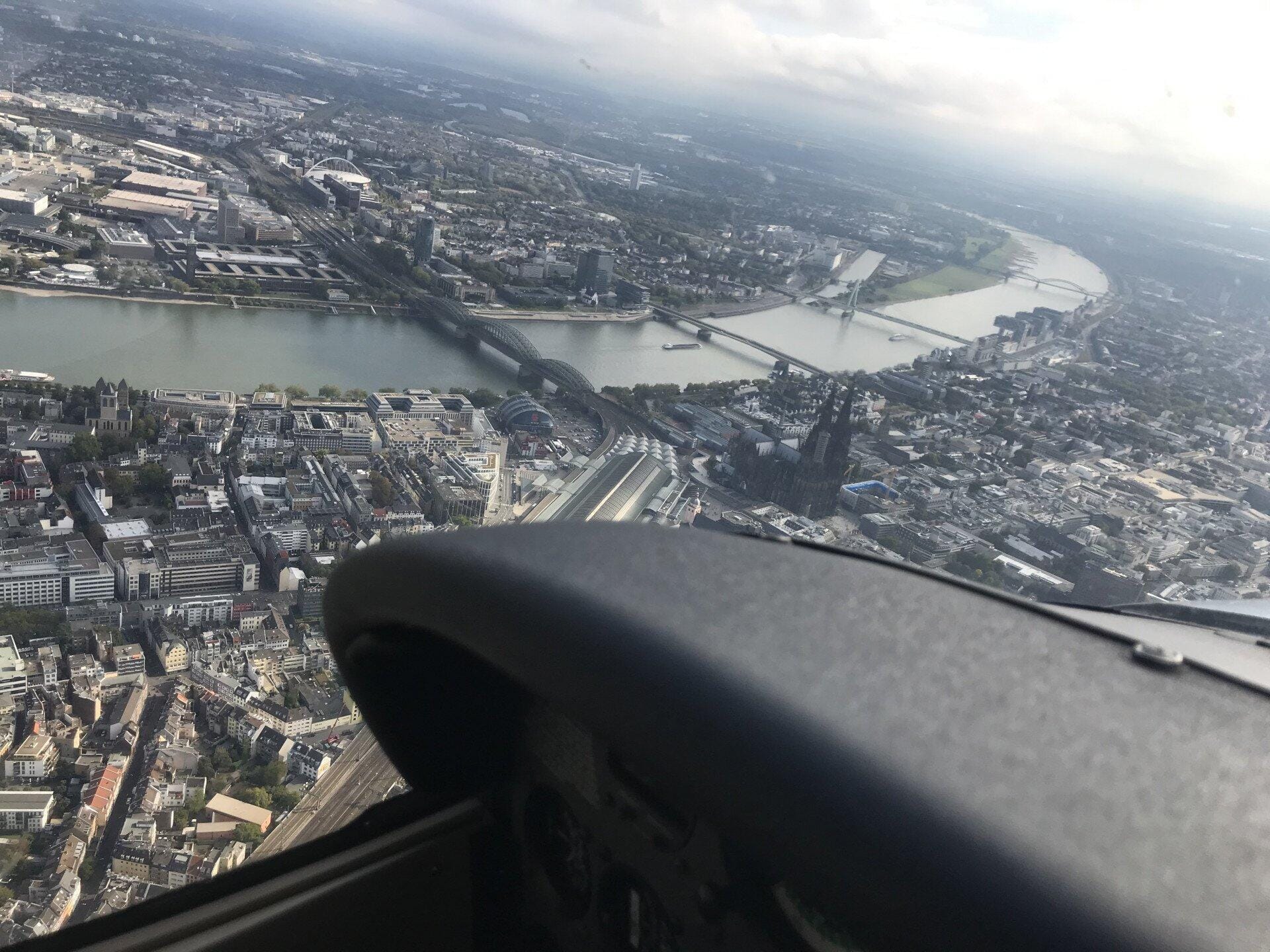 Wunderschöner Rundflug über Köln und Bonn.