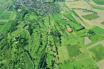 St. Remigius mit Wurmlingen im Hintergrund