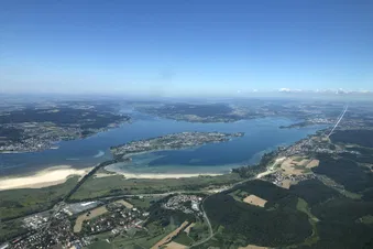 Schöner Bodensee und Alpen Rundflug
