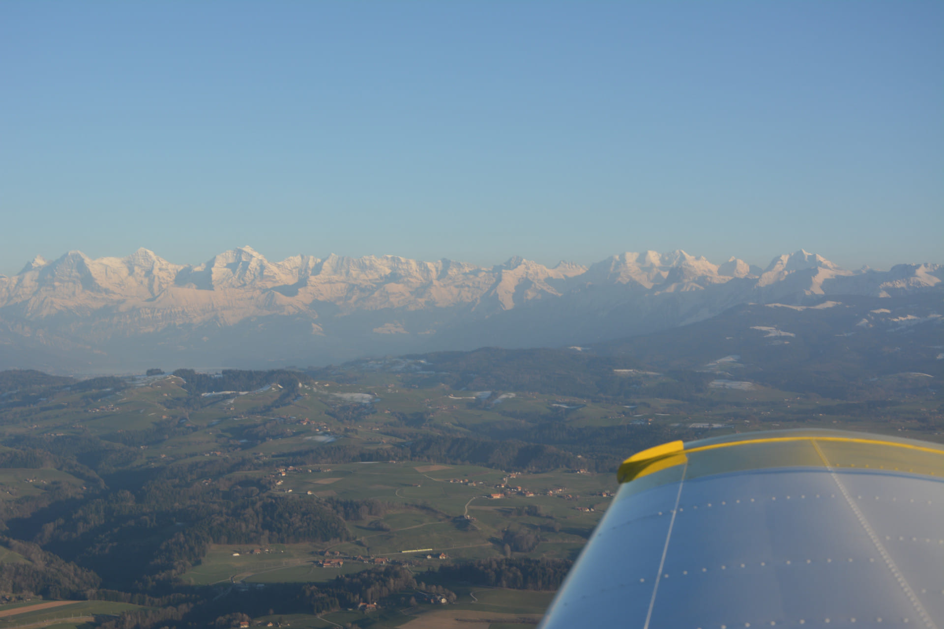 Feierabendflug mit Berner Alpen