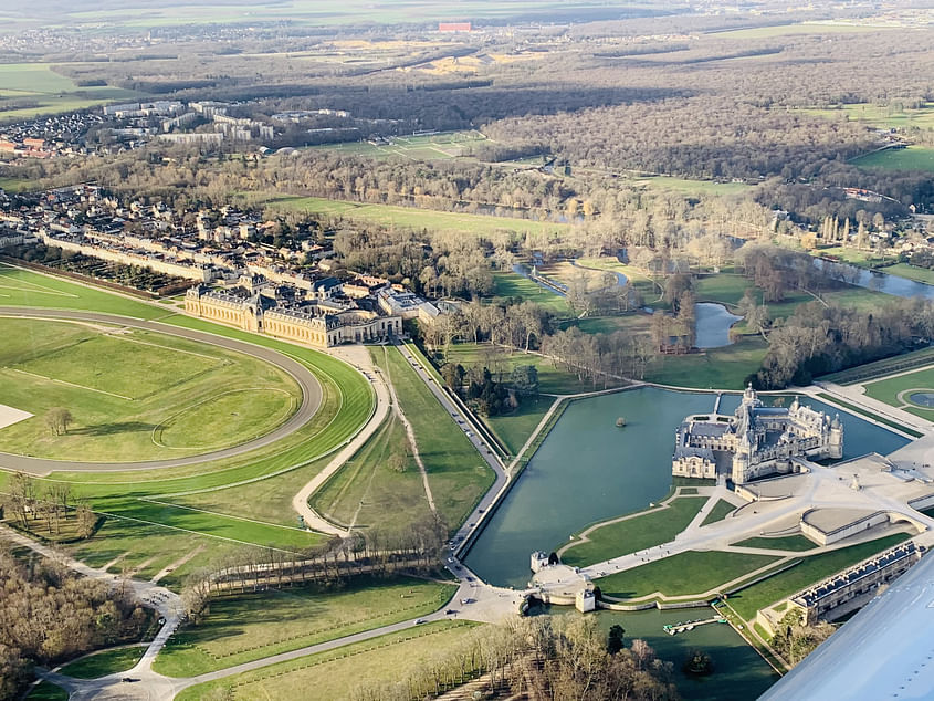 Survol de l'ouest parisien & château de Chantilly