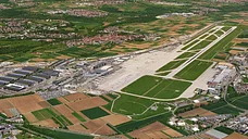 Verkehrsflughafen Stuttgart aus der Luft