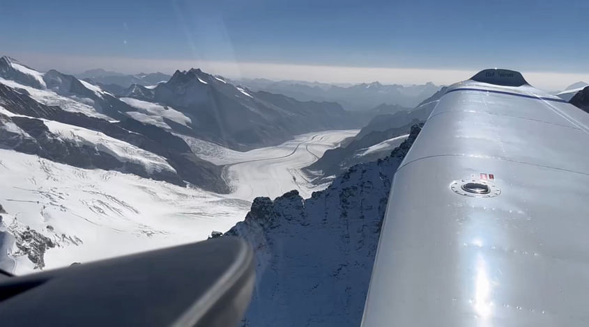 Survol des Alpes Bernoises avec pause café à La Gruyère