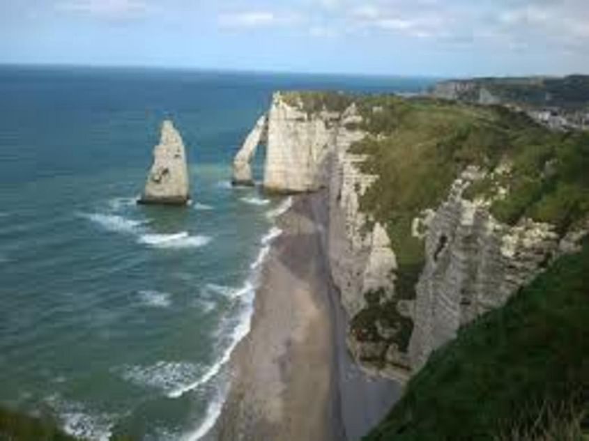 Survol de la côte fleurie jusque Etretat