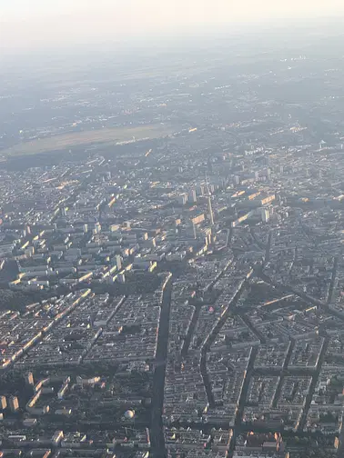 (Aus-)Flug nach Berlin o.ä.
