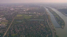 Mit Blick über Wien nach Stockerau, entlang Kahlenberg und Leopoldsberg