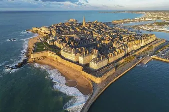 Vol A/R Saint-Malo avec un survol du Mont-Saint-Michel !