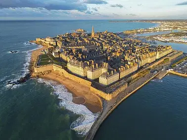 Vol A/R Saint-Malo avec un survol du Mont-Saint-Michel !