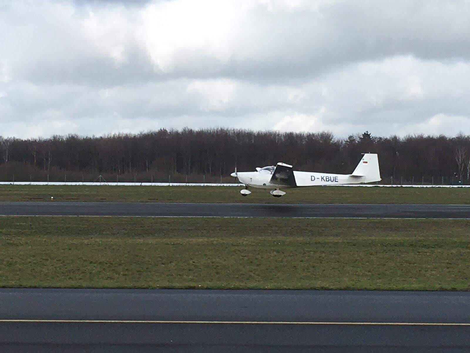 Motorsegler im Landeanflug