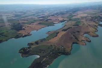 Découvrir le lac de la Ganguise vu d'en haut en Robin DR400
