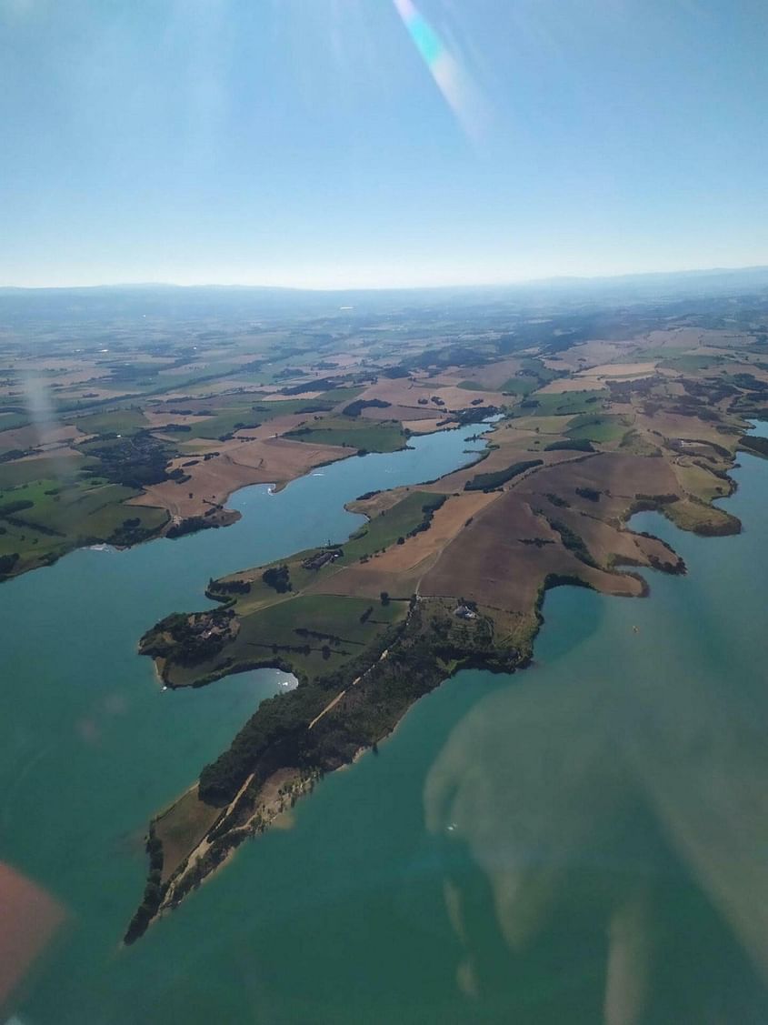 Découvrir le lac de la Ganguise vu d'en haut en Robin DR400
