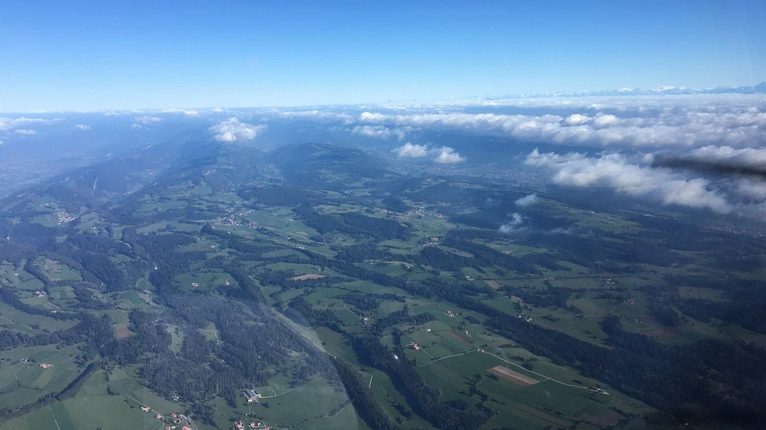 Survol du Jura suisse depuis Montbéliard