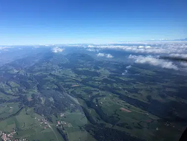 Survol du Jura suisse depuis Montbéliard