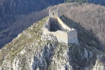 Le château de Montségur en haut de son "pog"