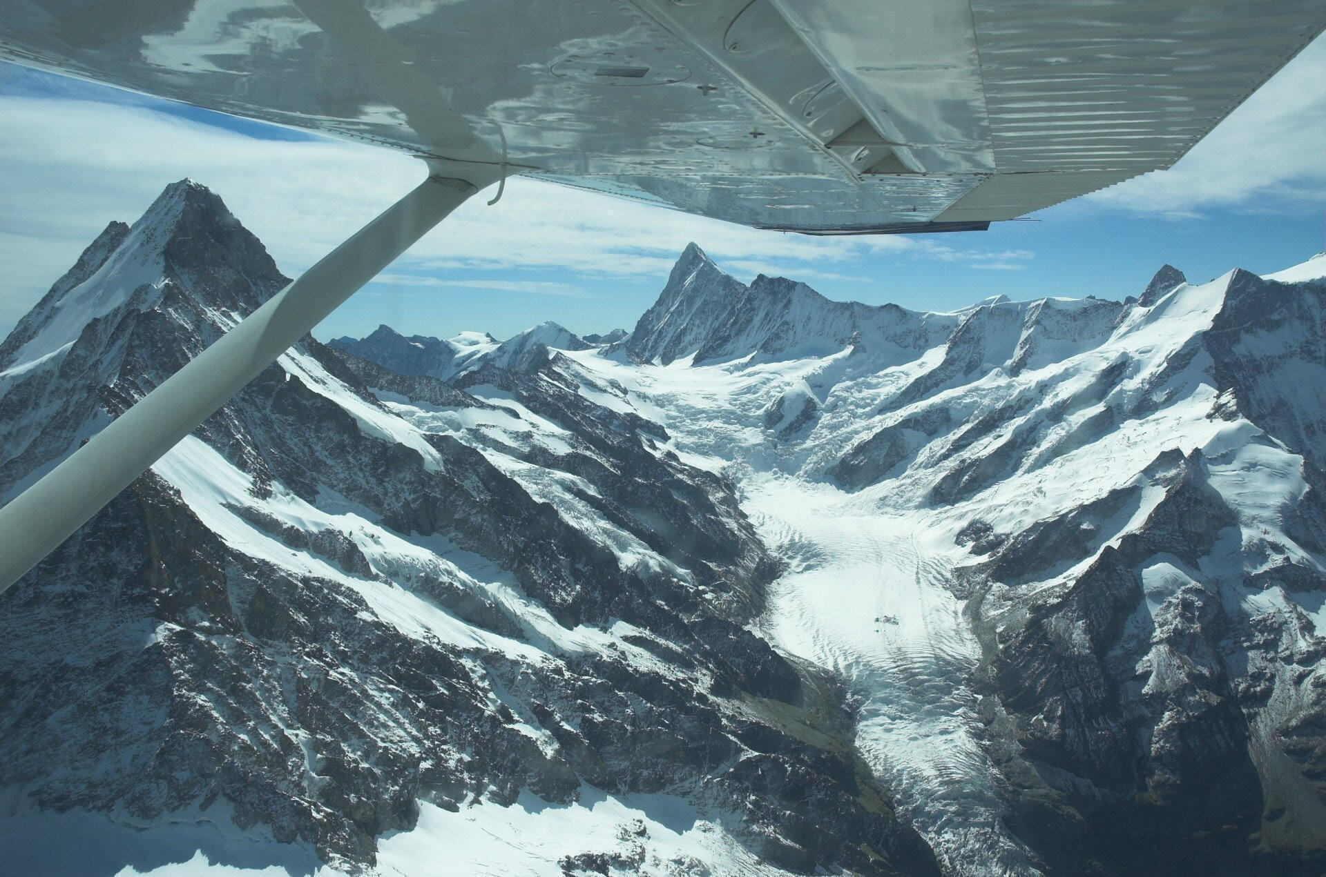Berner Alpen, Rhonetal und Landung in Sion (DA50)