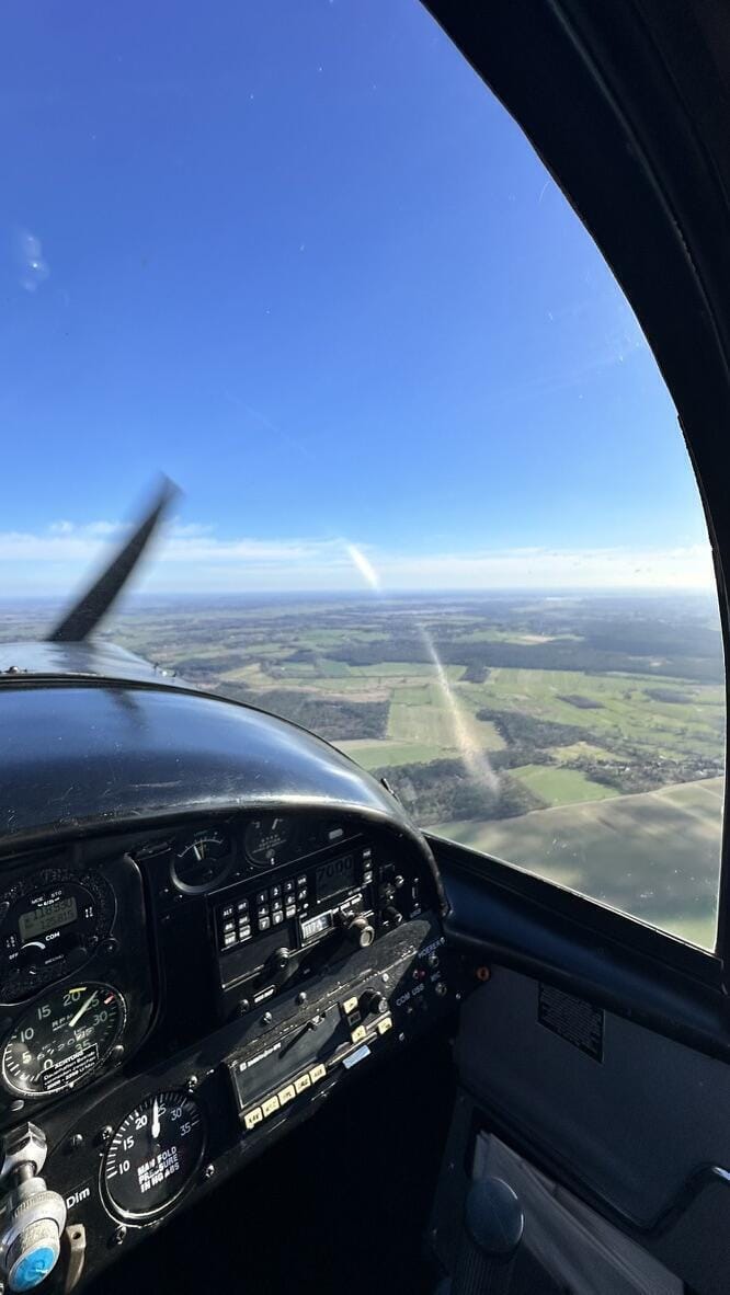 Kaffee & Kuchen per Flugzeug zum Flugplatzrestaurant Damme