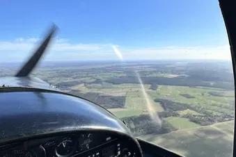 Kaffee & Kuchen per Flugzeug zum Flugplatzrestaurant Damme