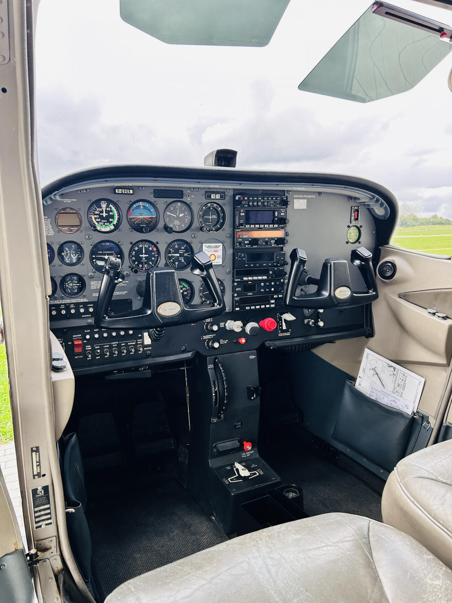Cessna 172S Cockpit