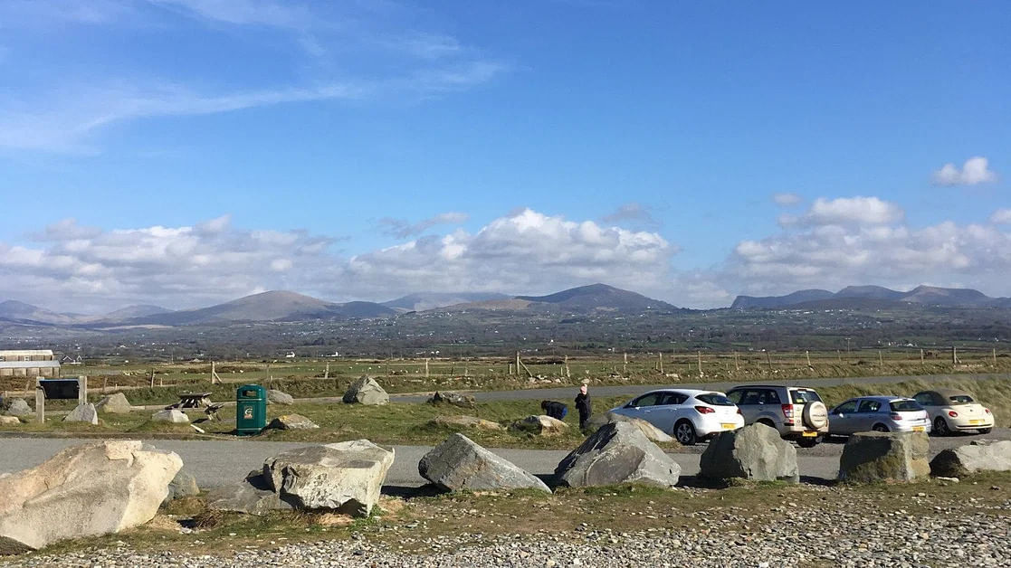 Fly to Caernarfon with short walk to beach or lunch in cafe