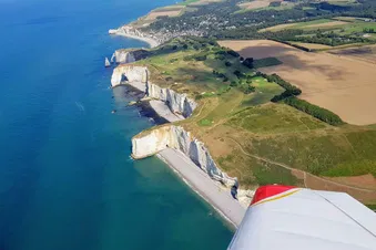 Les falaises d'Etretat, survol en Cirrus SR20