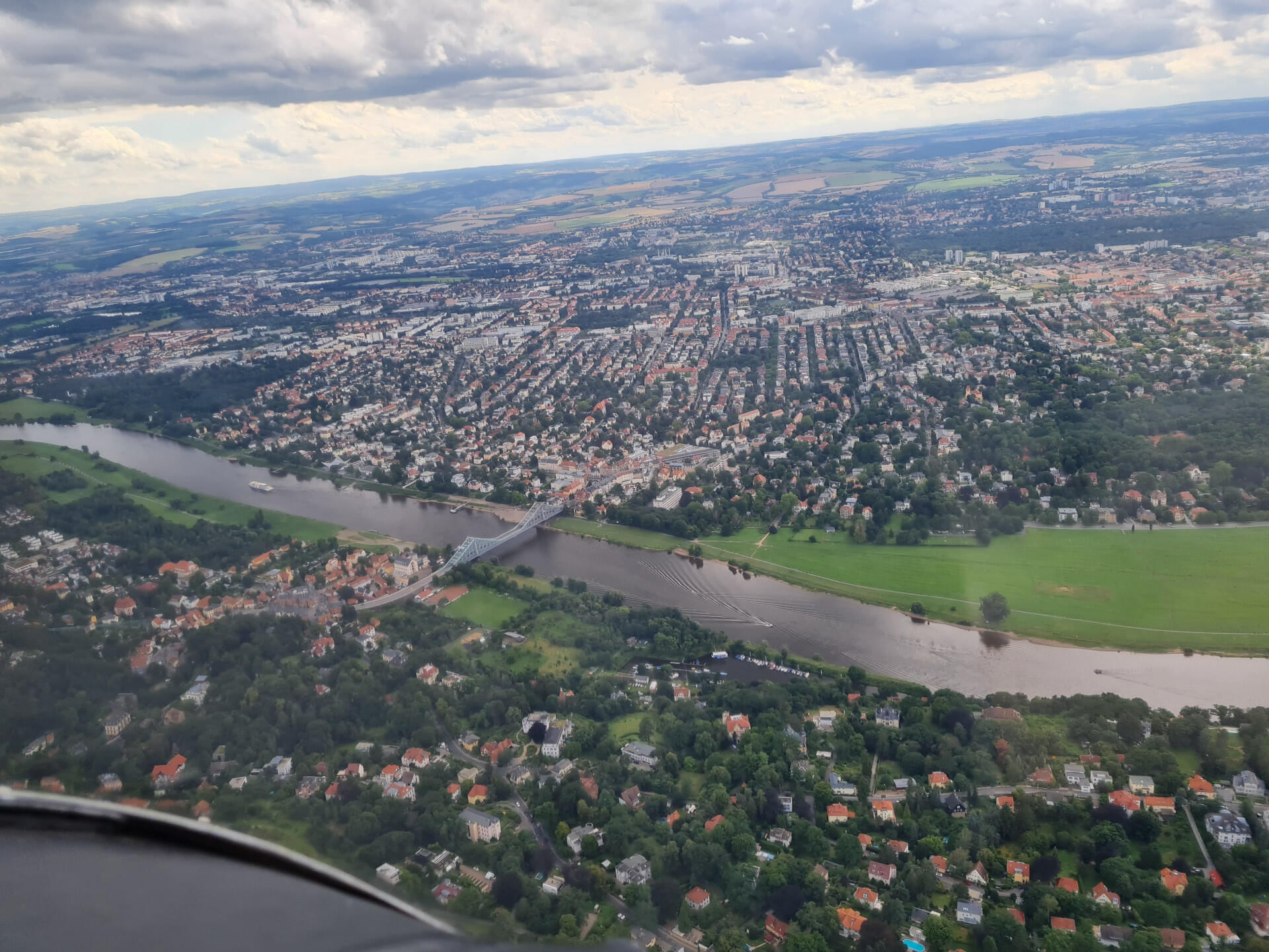 Das "Blaue Wunder" verbindet die Stadtteile Loschwitz und Blasewitz