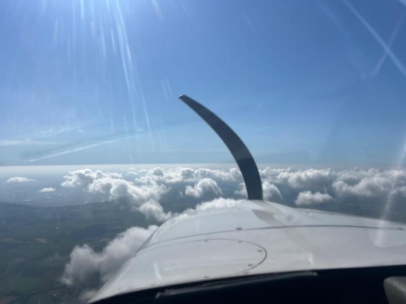 Arrivée sur la côte au dessus des nuages