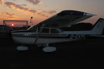 Fluss-Tempel-Dom und Wald - lass` uns fliegen bald!