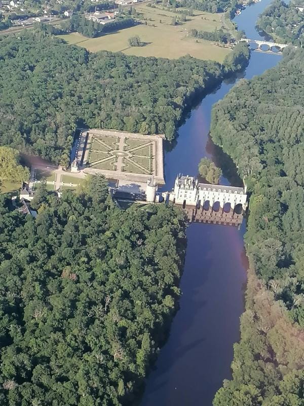 Vol : les Châteaux de la Loire depuis Le Mans pour 1 pas