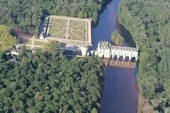 Vol : les Châteaux de la Loire depuis Le Mans pour 1 pas