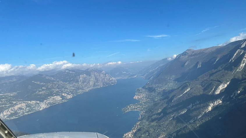 Sightseeing flight over mountains and Garda Lake.
